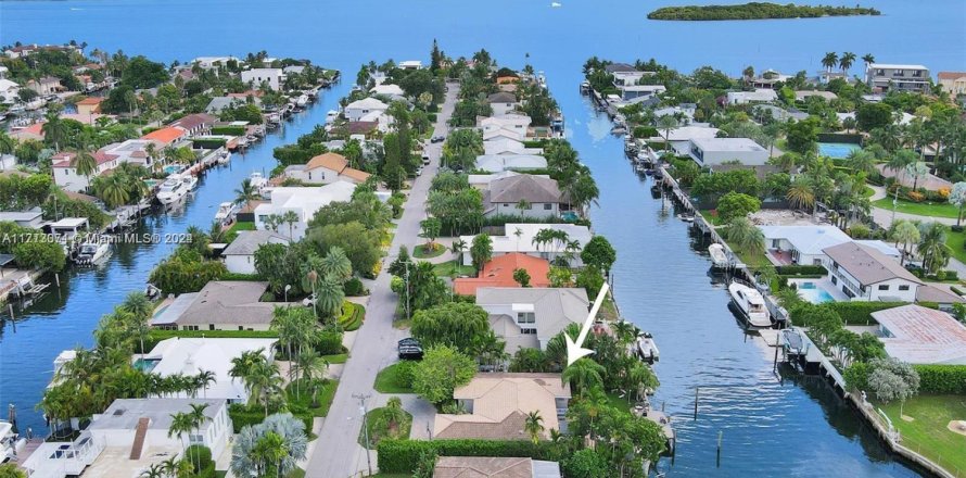 Casa en North Miami, Florida 4 dormitorios, 207.92 m2 № 1764200