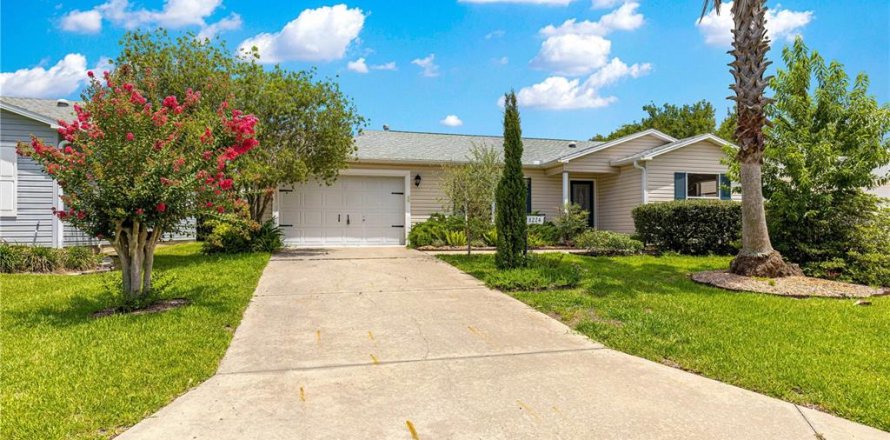 House in The Villages, Florida 2 bedrooms, 106.65 sq.m. № 1800250