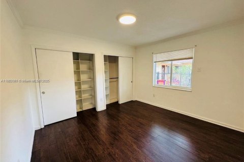 Commercial property in North Miami Beach, Florida 177.54 sq.m. № 2015677 - photo 3