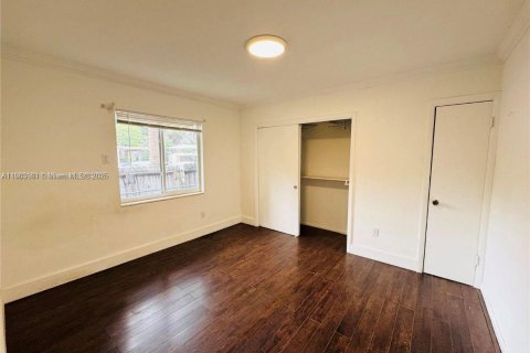 Commercial property in North Miami Beach, Florida 177.54 sq.m. № 2015677 - photo 4