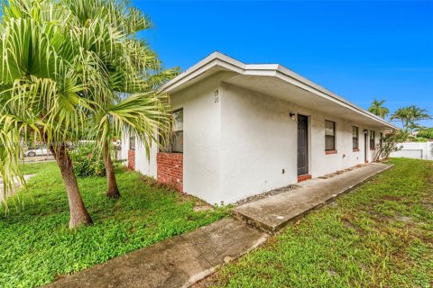 Casa en alquiler en Dania Beach, Florida, 2 dormitorios, 189.15 m2 № 1923833 - foto 3
