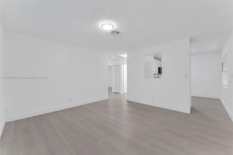 Casa en alquiler en Dania Beach, Florida, 2 dormitorios, 189.15 m2 № 1923833 - foto 6