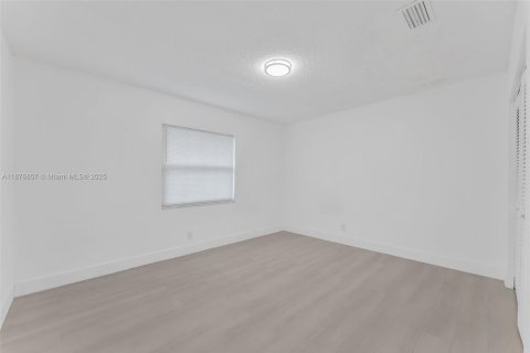 Casa en alquiler en Dania Beach, Florida, 2 dormitorios, 189.15 m2 № 1923833 - foto 12
