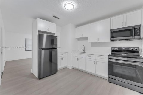 Casa en alquiler en Dania Beach, Florida, 2 dormitorios, 189.15 m2 № 1923833 - foto 10