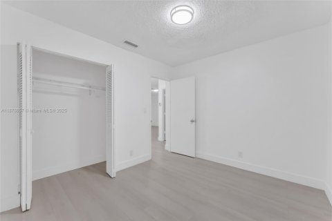 Casa en alquiler en Dania Beach, Florida, 2 dormitorios, 189.15 m2 № 1923833 - foto 18