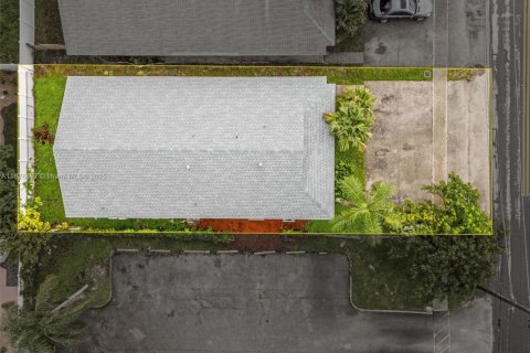 Casa en alquiler en Dania Beach, Florida, 2 dormitorios, 189.15 m2 № 1923833 - foto 19