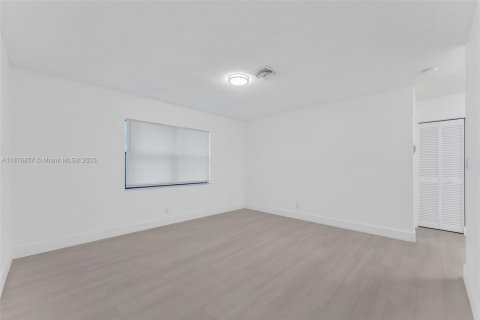 Casa en alquiler en Dania Beach, Florida, 2 dormitorios, 189.15 m2 № 1923833 - foto 4