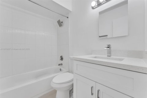 Casa en alquiler en Dania Beach, Florida, 2 dormitorios, 189.15 m2 № 1923833 - foto 15