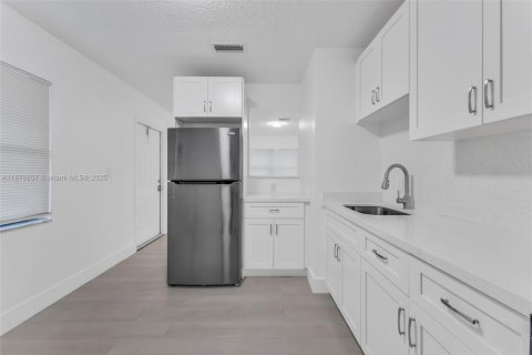 Casa en alquiler en Dania Beach, Florida, 2 dormitorios, 189.15 m2 № 1923833 - foto 11