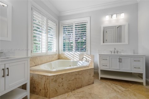 Villa ou maison à vendre à Palmetto Bay, Floride: 4 chambres, 296.36 m2 № 2049779 - photo 5