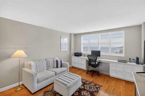 Condo in Key Biscayne, Florida, 3 bedrooms № 1988975 - photo 24