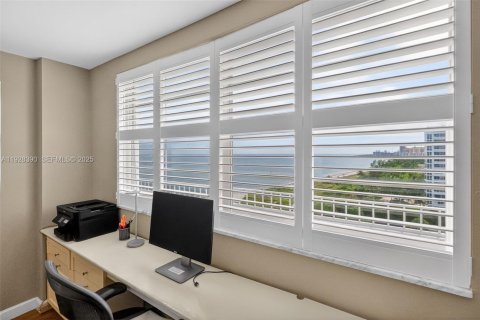 Condo in Key Biscayne, Florida, 3 bedrooms № 1988975 - photo 26