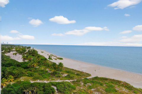 Condo in Key Biscayne, Florida, 3 bedrooms № 1988975 - photo 30