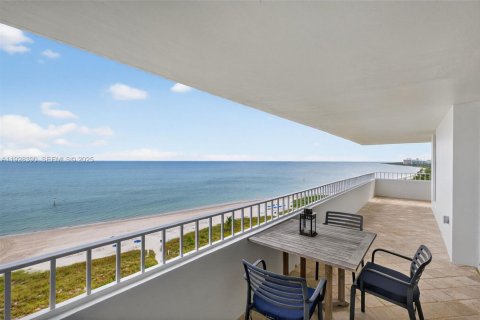 Condo in Key Biscayne, Florida, 3 bedrooms № 1988975 - photo 2