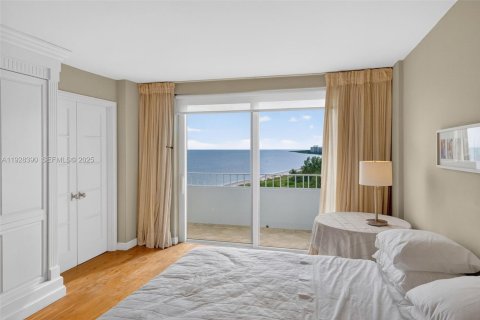 Condo in Key Biscayne, Florida, 3 bedrooms № 1988975 - photo 17