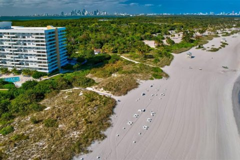 Condo in Key Biscayne, Florida, 3 bedrooms № 1988975 - photo 15