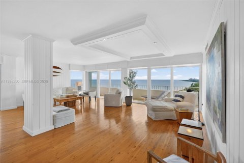 Condo in Key Biscayne, Florida, 3 bedrooms № 1988975 - photo 11