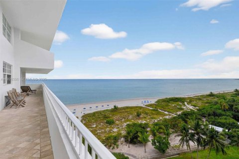 Condo in Key Biscayne, Florida, 3 bedrooms № 1988975 - photo 3