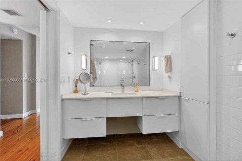 Condo in Key Biscayne, Florida, 3 bedrooms № 1988975 - photo 18