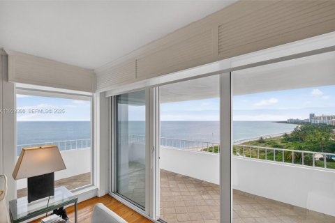 Condo in Key Biscayne, Florida, 3 bedrooms № 1988975 - photo 5