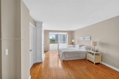 Condo in Key Biscayne, Florida, 3 bedrooms № 1988975 - photo 16