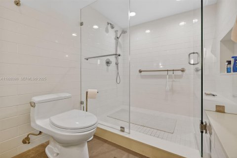 Condo in Key Biscayne, Florida, 3 bedrooms № 1988975 - photo 20