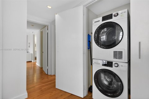 Condo in Key Biscayne, Florida, 3 bedrooms № 1988975 - photo 28