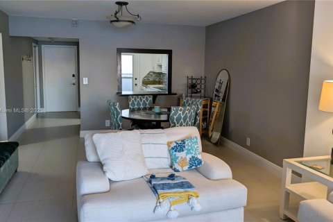 Copropriété à vendre à Hallandale Beach, Floride: 2 chambres, 95.69 m2 № 1759221 - photo 8