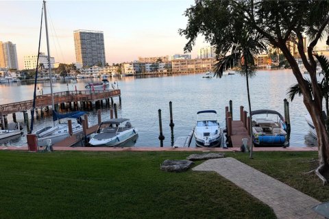 Copropriété à vendre à Hallandale Beach, Floride: 2 chambres, 95.69 m2 № 1759221 - photo 5