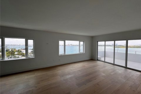 Condo in Bay Harbor Islands, Florida, 2 bedrooms  № 1934860 - photo 8