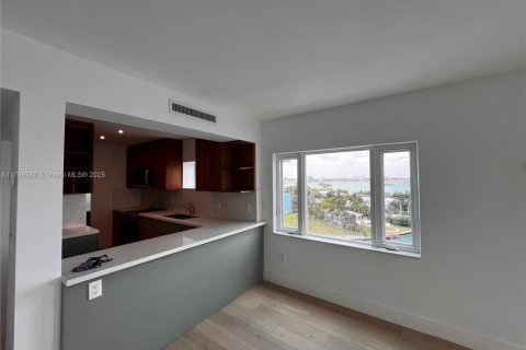 Condo in Bay Harbor Islands, Florida, 2 bedrooms  № 1934860 - photo 21