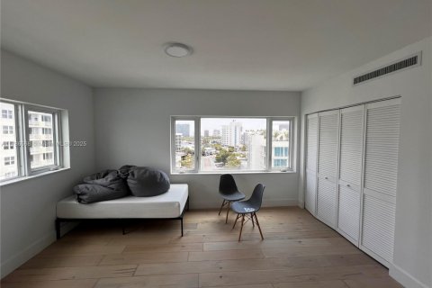 Condo in Bay Harbor Islands, Florida, 2 bedrooms  № 1934860 - photo 12