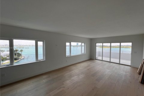 Condo in Bay Harbor Islands, Florida, 2 bedrooms  № 1934860 - photo 22