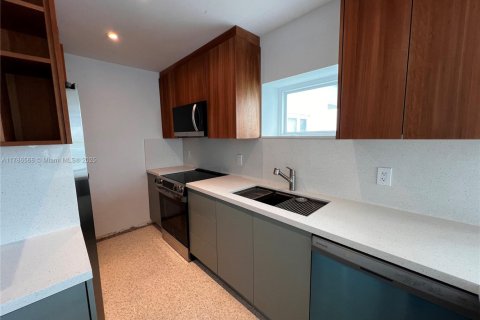 Condo in Bay Harbor Islands, Florida, 2 bedrooms  № 1934860 - photo 6