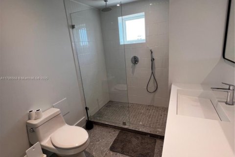 Condo in Bay Harbor Islands, Florida, 2 bedrooms  № 1934860 - photo 13