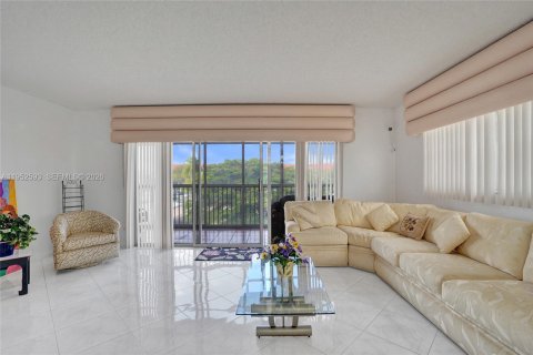 Copropriété à vendre à Pembroke Pines, Floride: 2 chambres, 142.42 m2 № 2010991 - photo 15