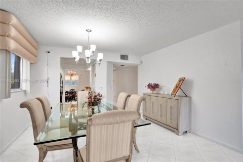 Copropriété à vendre à Pembroke Pines, Floride: 2 chambres, 142.42 m2 № 2010991 - photo 10