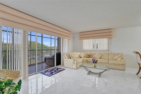Copropriété à vendre à Pembroke Pines, Floride: 2 chambres, 142.42 m2 № 2010991 - photo 12