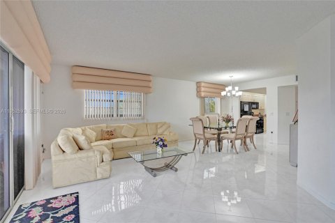 Copropriété à vendre à Pembroke Pines, Floride: 2 chambres, 142.42 m2 № 2010991 - photo 11