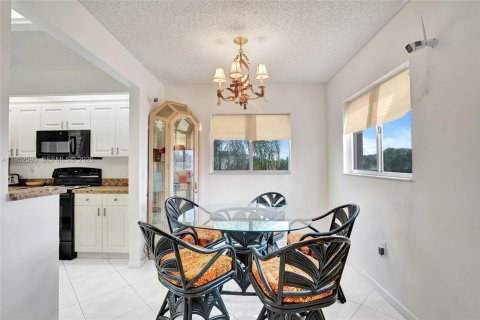 Copropriété à vendre à Pembroke Pines, Floride: 2 chambres, 142.42 m2 № 2010991 - photo 4