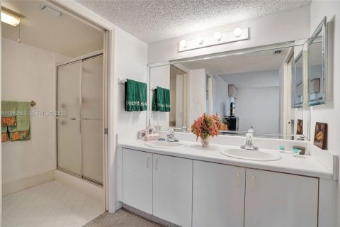 Copropriété à vendre à Pembroke Pines, Floride: 2 chambres, 142.42 m2 № 2010991 - photo 30