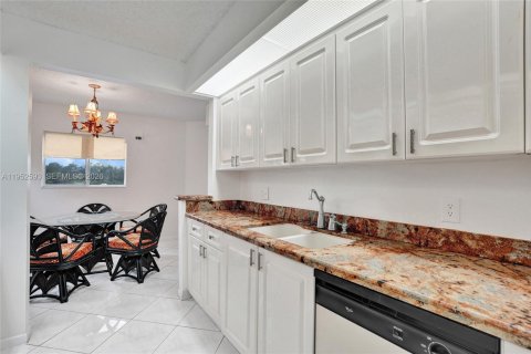 Copropriété à vendre à Pembroke Pines, Floride: 2 chambres, 142.42 m2 № 2010991 - photo 3