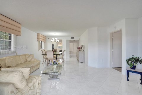 Copropriété à vendre à Pembroke Pines, Floride: 2 chambres, 142.42 m2 № 2010991 - photo 14