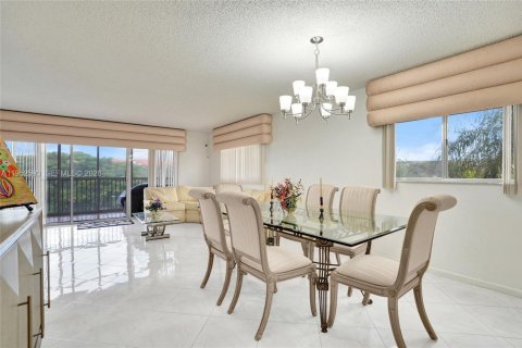 Copropriété à vendre à Pembroke Pines, Floride: 2 chambres, 142.42 m2 № 2010991 - photo 8