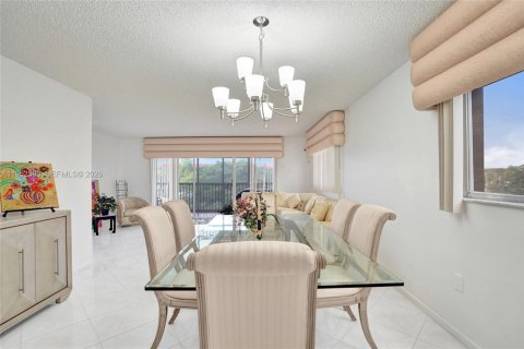Copropriété à vendre à Pembroke Pines, Floride: 2 chambres, 142.42 m2 № 2010991 - photo 5