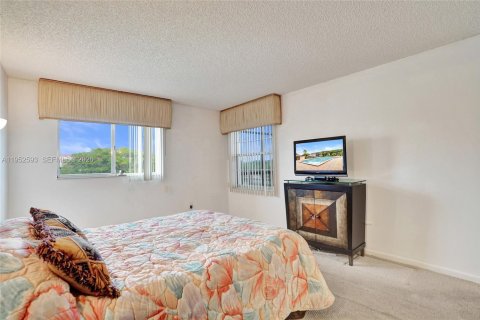 Copropriété à vendre à Pembroke Pines, Floride: 2 chambres, 142.42 m2 № 2010991 - photo 28