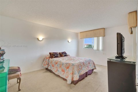 Copropriété à vendre à Pembroke Pines, Floride: 2 chambres, 142.42 m2 № 2010991 - photo 24