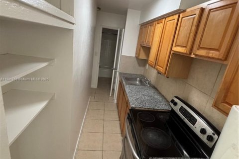 House in Fort Lauderdale, Florida 2 bedrooms, 180.97 sq.m. № 1924719 - photo 3