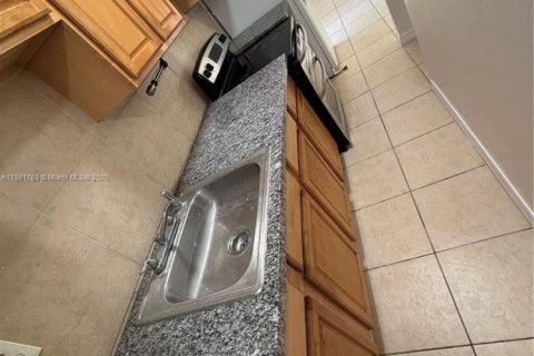 House in Fort Lauderdale, Florida 2 bedrooms, 180.97 sq.m. № 1924719 - photo 12