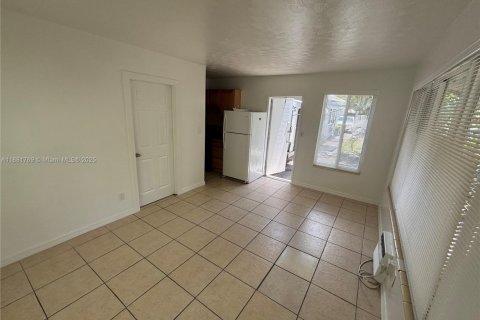 House in Fort Lauderdale, Florida 2 bedrooms, 180.97 sq.m. № 1924719 - photo 2